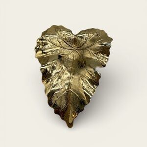 3/$18 Vintage Gold-Tone Leaf Scarf Clip- Unisex